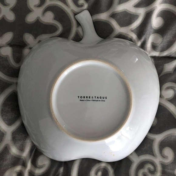 Torre & TAGUS Apple shaped  white bowl with black trim. - Picture 8 of 9